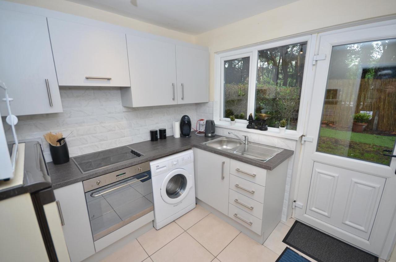 Bright Stylish 2 Bedroom Garden Apartment South Belfast Close To Everything Exterior foto